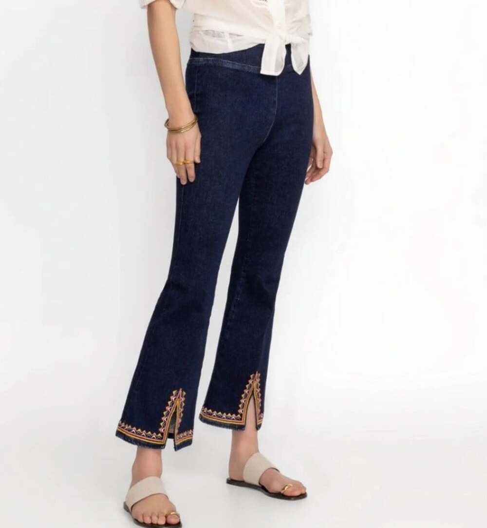 Johnny Was Katie Pull On Kick Flare Jeans in Dark Wash Size Large Embroidered